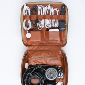 NWOT - This is Ground - 9x 9 Grande Genuine Leather Tech Organizer